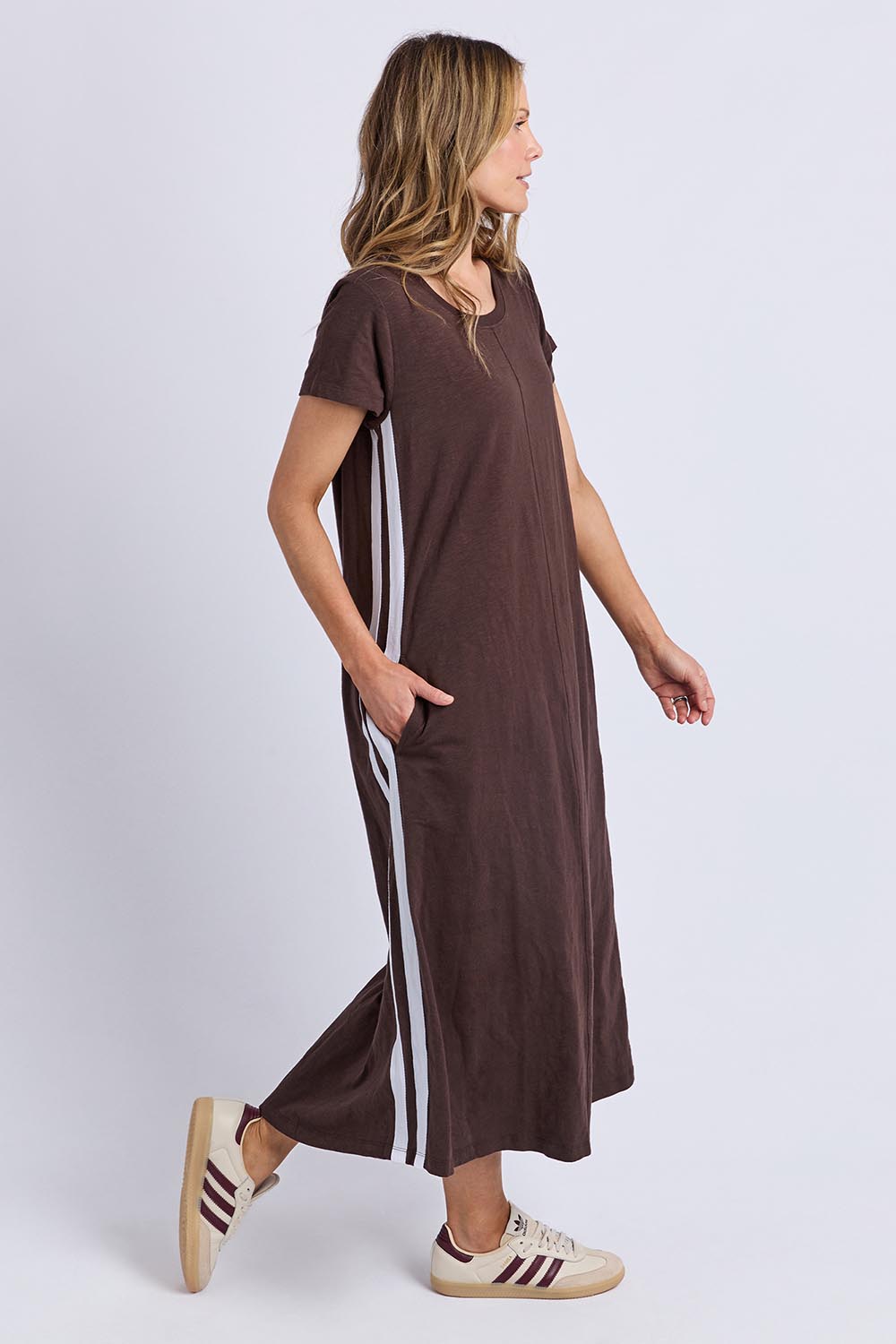 A model wearing the Leisure Recovery Cotton Dress in colour Chocolate, from the front, showing the whole outfit