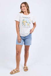 A model wearing the Limoncello Cotton Tee in colour Vinwhite (White), from the front, showing the whole outfit