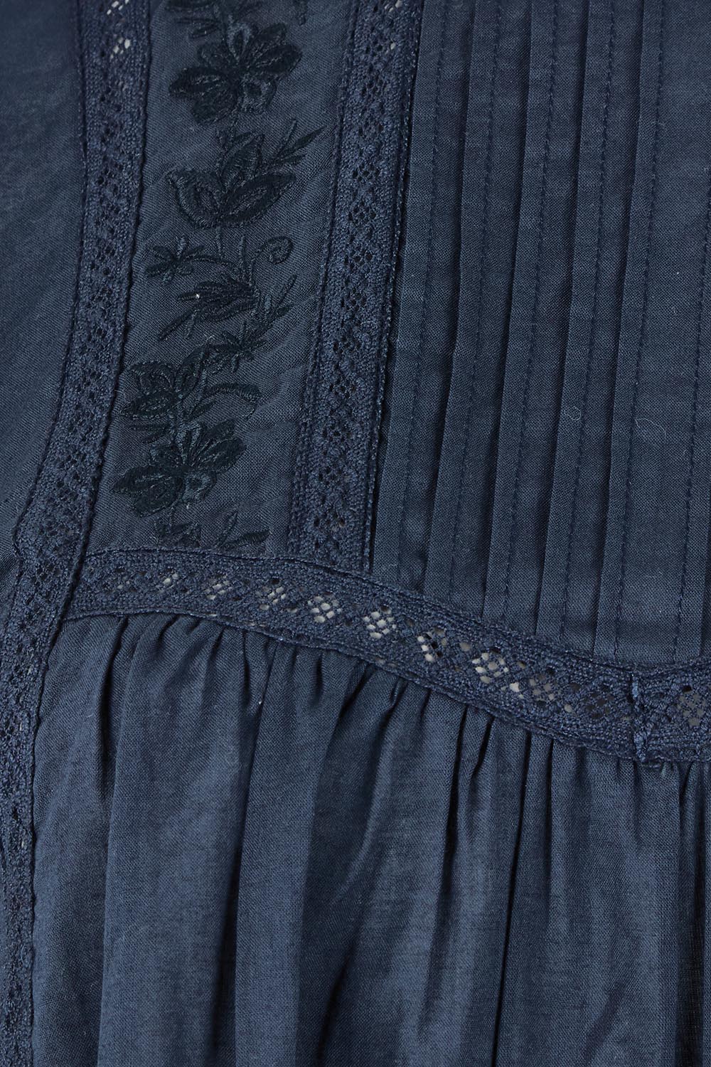 Product shot of the Juna Top – Dsapphire in colour Dsapphire, showing detail