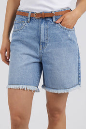 A model wearing the Elements Millie Short in colour Vintageblu (Blue), from the front, cropped image