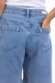 A model wearing the Elements Harley Short in colour Lightblue (Blue), from the front, cropped image