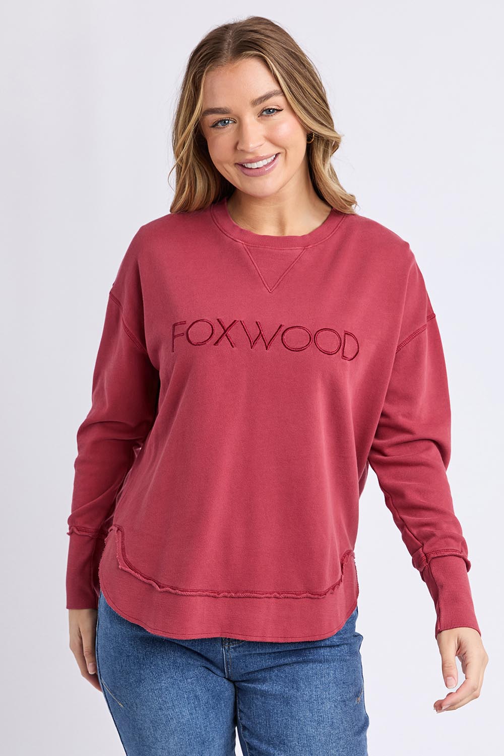 A model wearing the Elements Simplified Cotton Crew in colour Rust (Red), from the front, cropped image