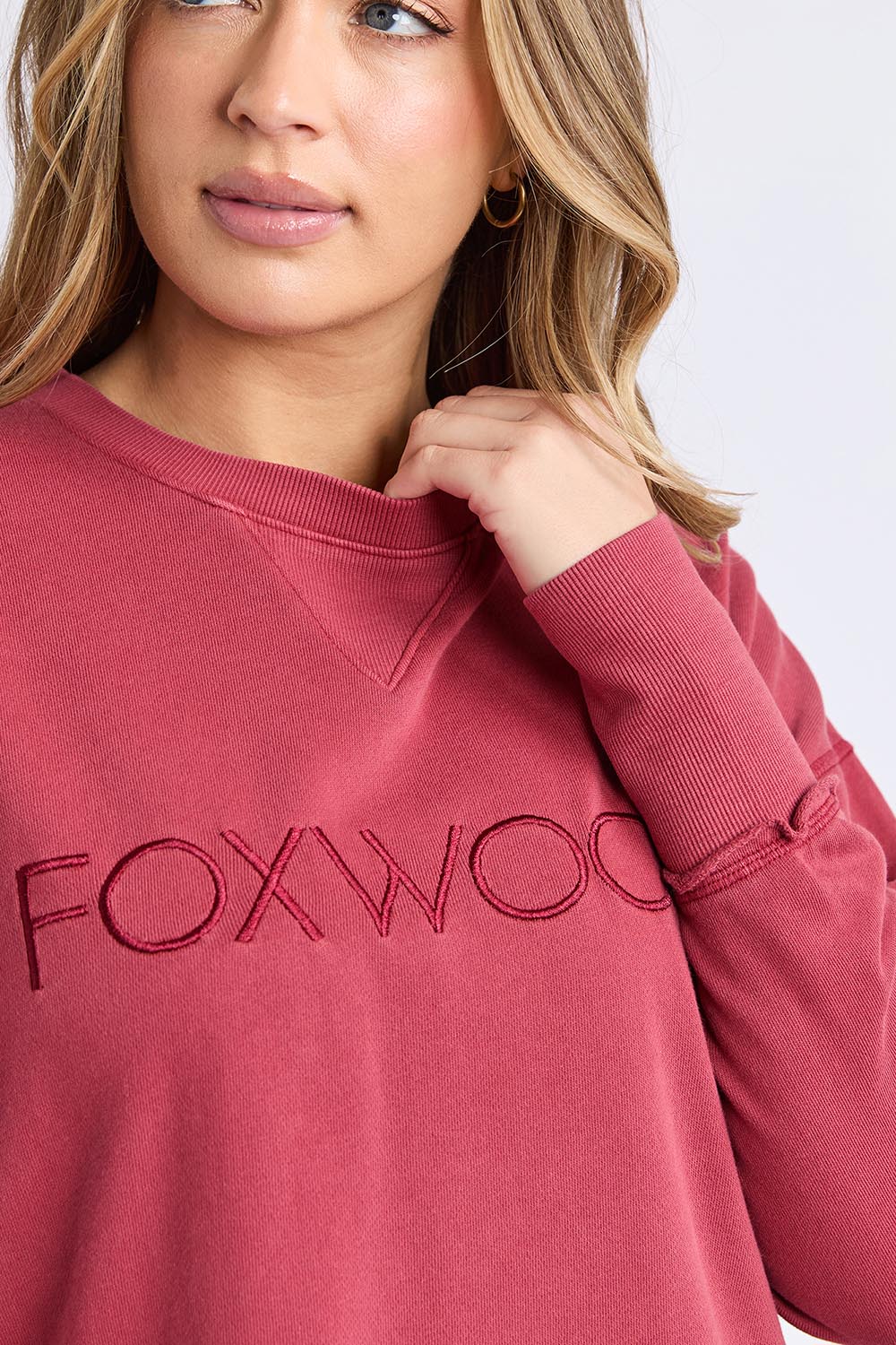 A model wearing the Elements Simplified Cotton Crew in colour Rust (Red), from the front, cropped image