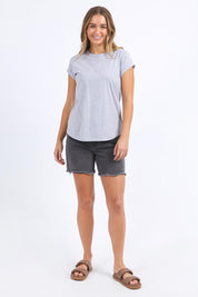 A model wearing the Elements Signature Cotton Tee in colour Greymarle (Grey), from the front, showing the whole outfit