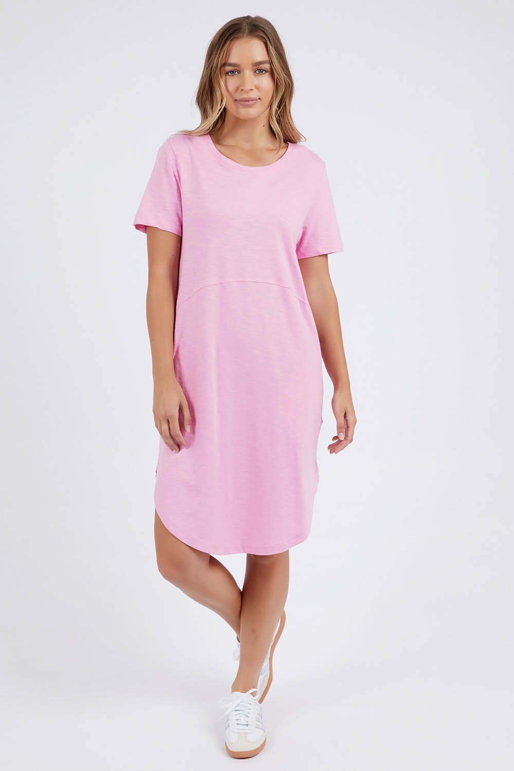 A model wearing the Elements Bay Cotton Dress in colour Lavender (Purple), from the front, showing the whole outfit