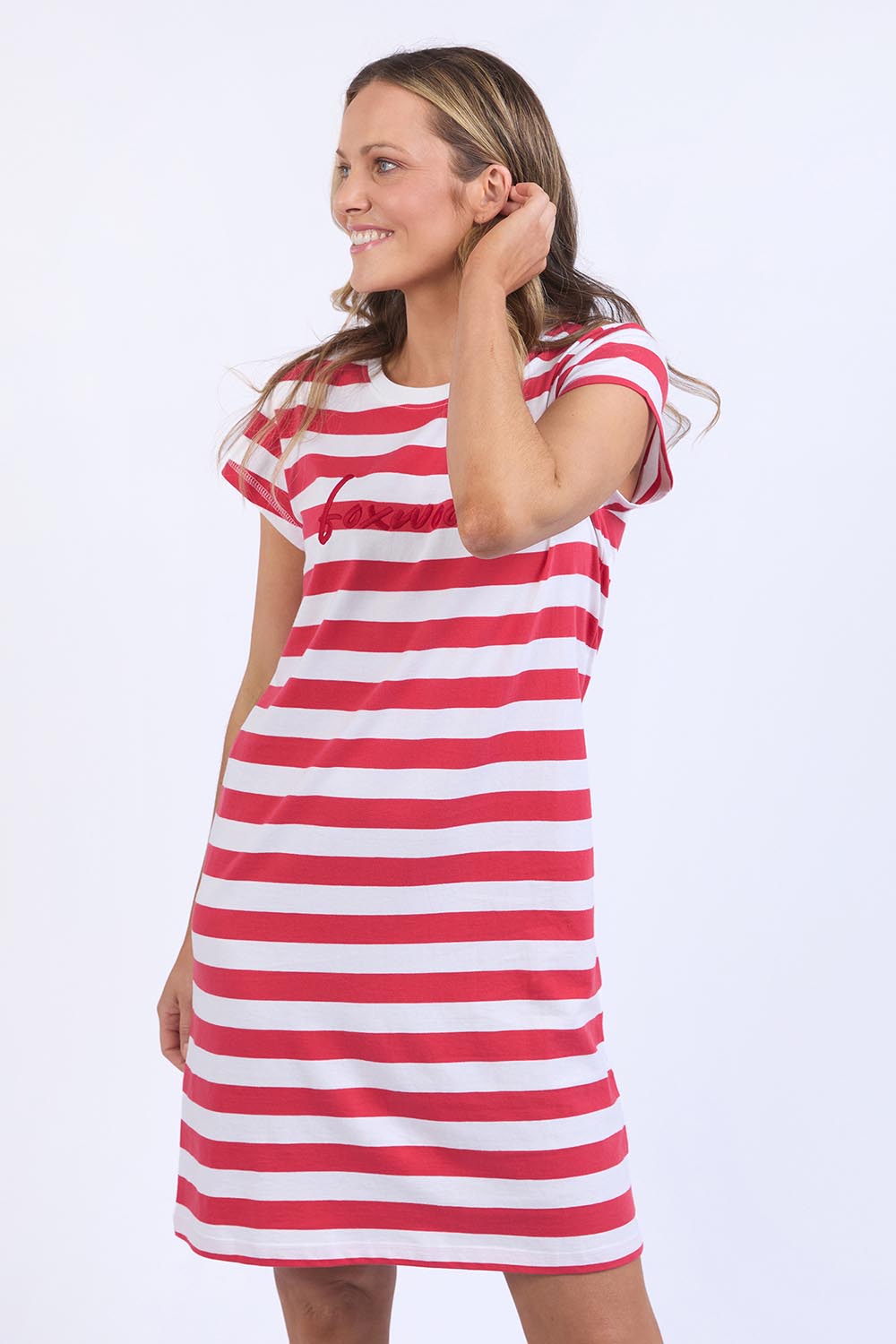 A model wearing the Elements Signature Tee Dress in colour Cayennewhi (Red), from the front, cropped image