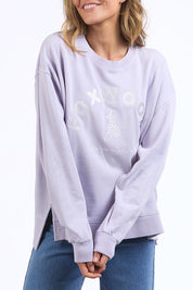 A model wearing the Effortless Cotton Crew in colour Pastelorch (Purple), from the front, cropped image