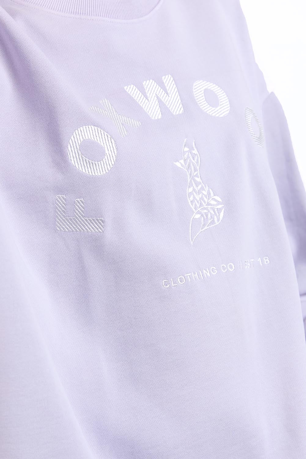 A model wearing the Effortless Cotton Crew in colour Pastelorch (Purple), from the front, cropped image