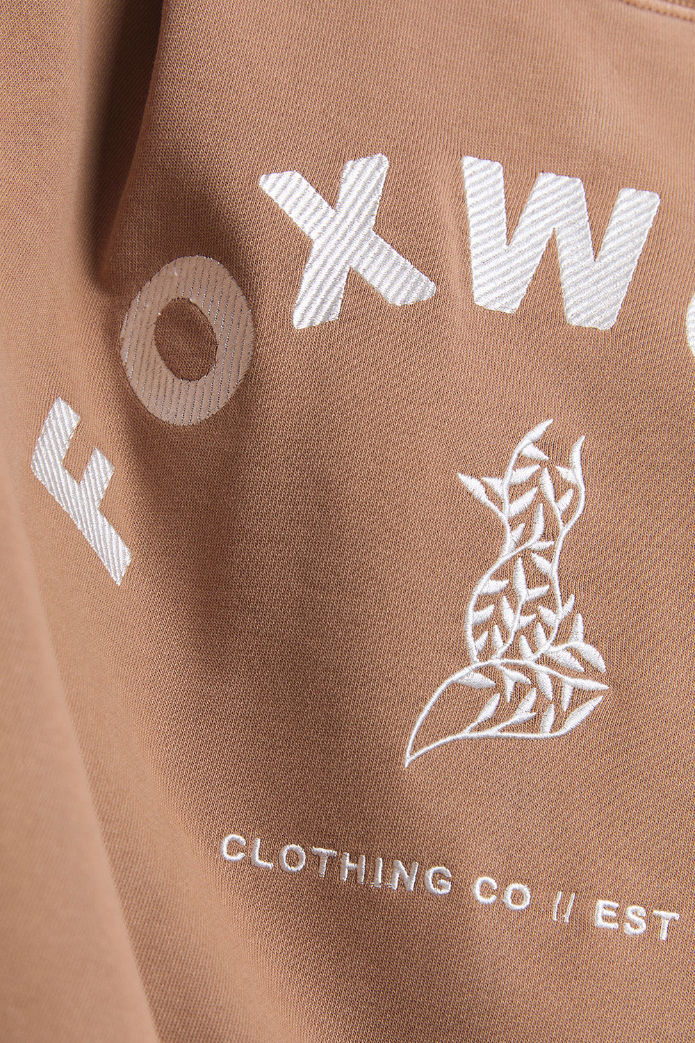 A model wearing the Effortless Cotton Crew in colour Toastcocon, from the front, cropped image