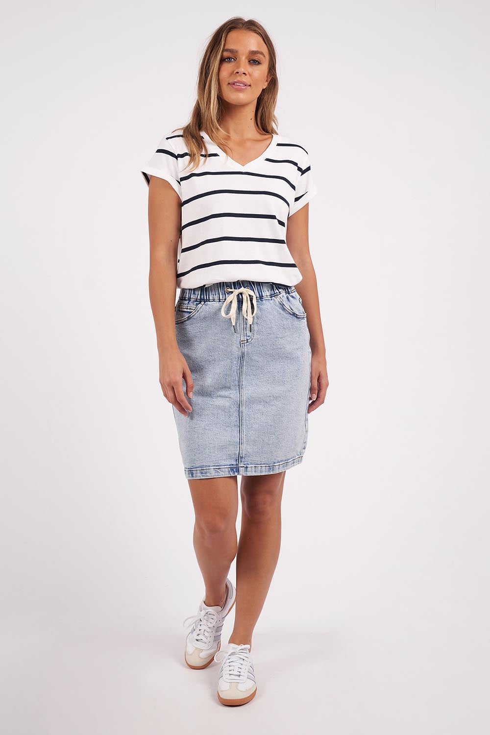 A model wearing the Elements Manly Stripe Vee Cotton Tee in colour Whitenavy (White), from the front, showing the whole outfit