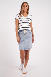 A model wearing the Elements Manly Stripe Vee Cotton Tee in colour Whitenavy (White), from the front, showing the whole outfit