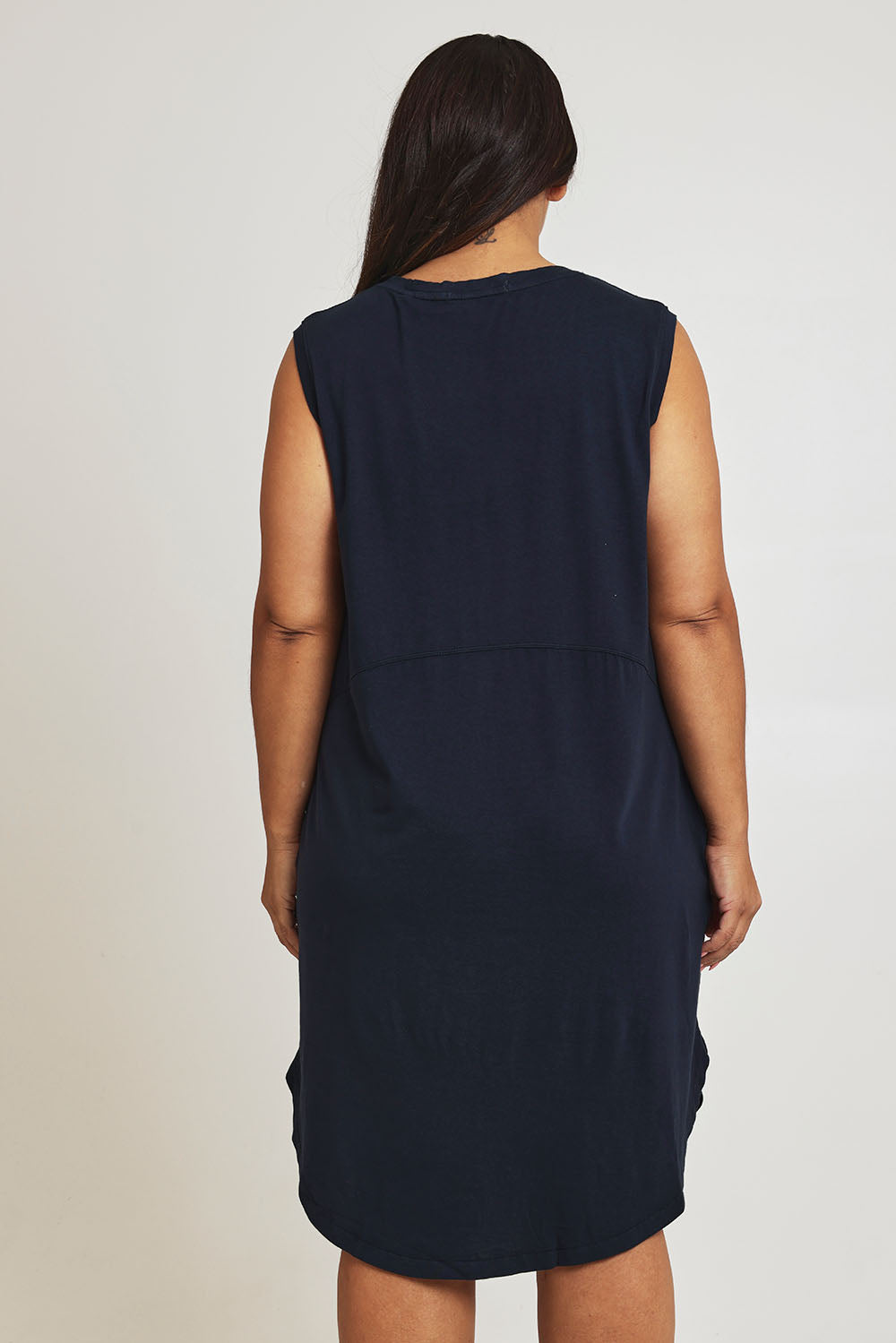 Model Ashleigh wearing size 16 of the Elements Bungalow Dress in colour Dksapphire (Blue), from the back