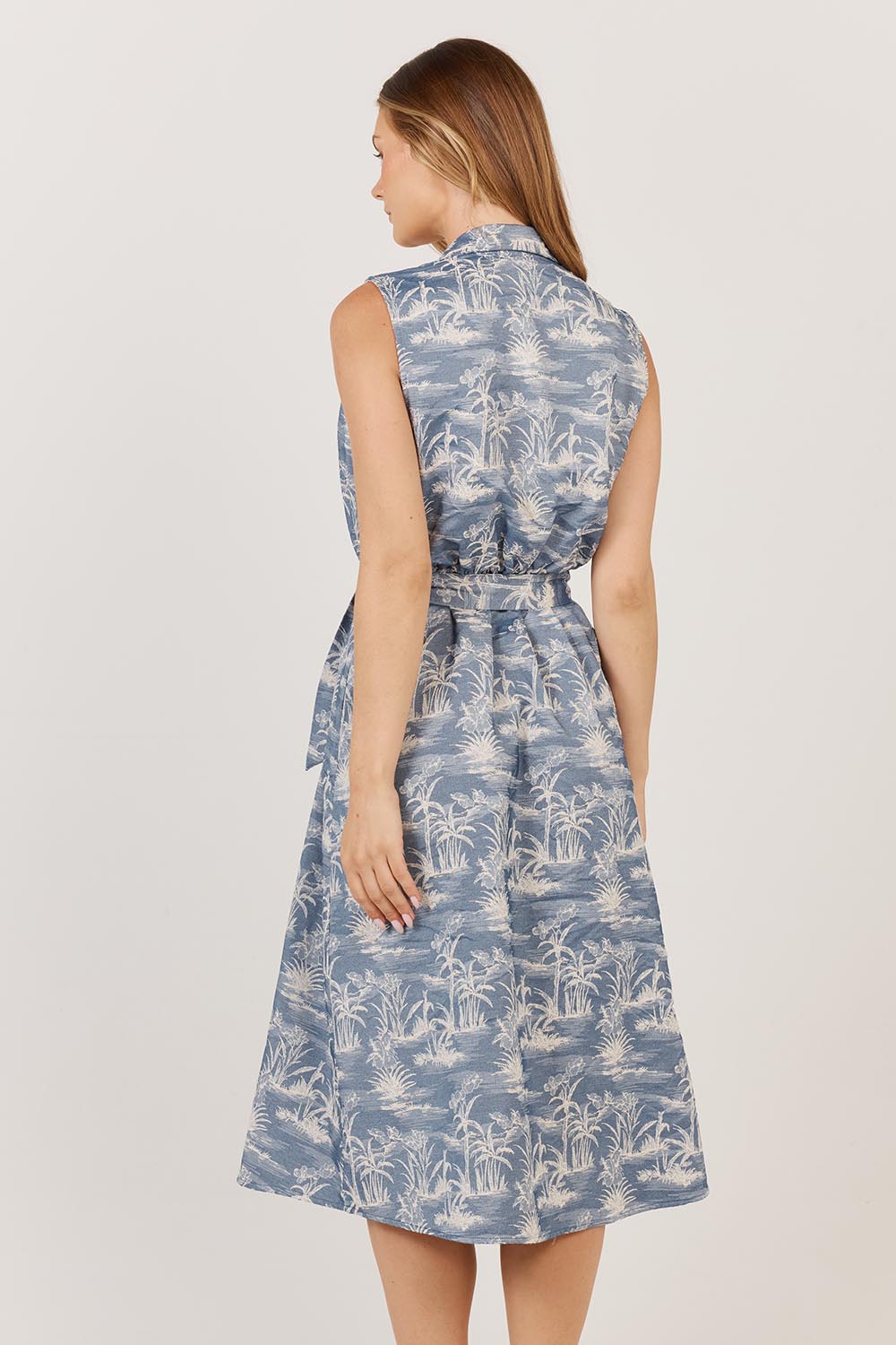 A model wearing the Zanzabar Dress in colour Bluereed (Blue), from the back