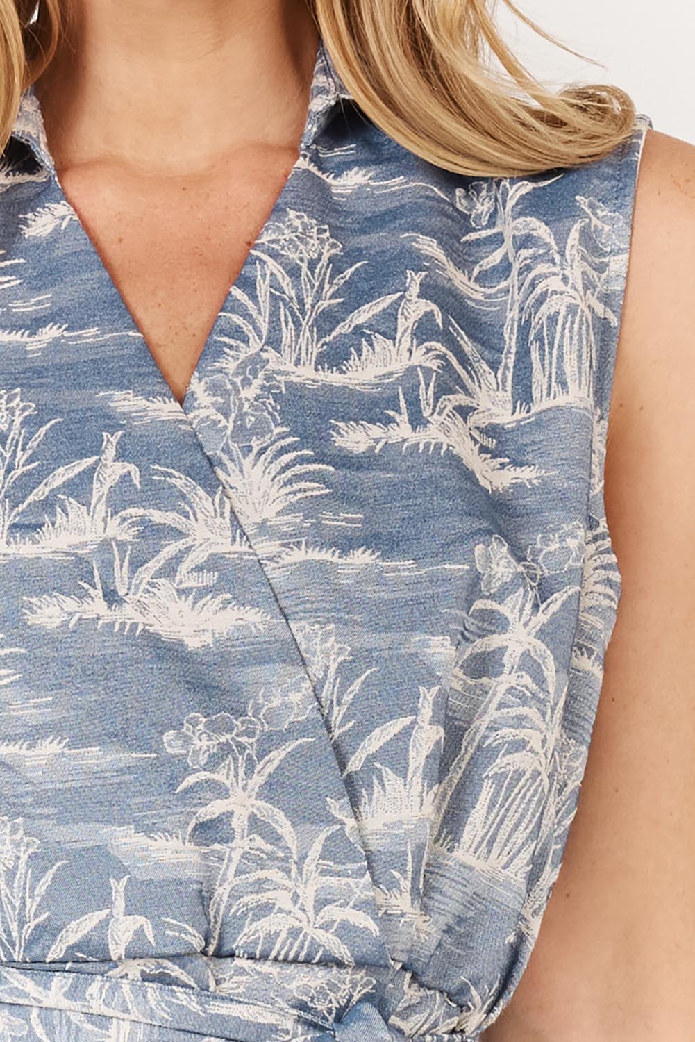 A model wearing the Zanzabar Dress in colour Bluereed (Blue), from the front, cropped image