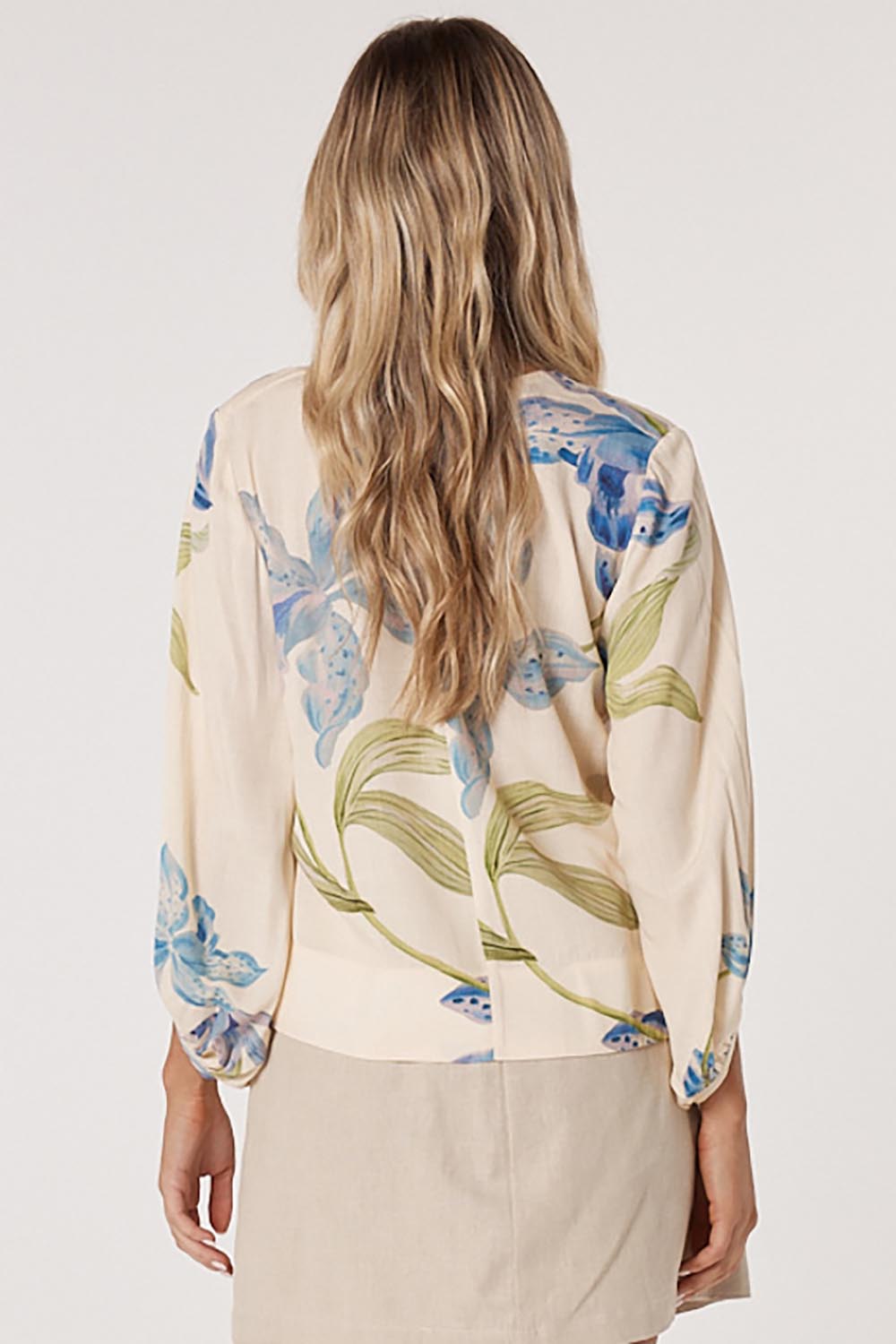 A model wearing the Anthea Linen Blend Blouse in colour Floral (White), from the back