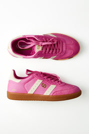 A model wearing size 37 of the 2001 Parallel Suede Canvas Sneaker in colour Charitypin (Pink), from the front, showing the whole outfit