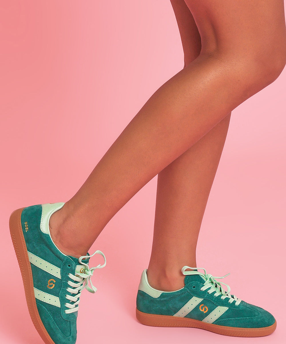 Model Ziara wearing size 39 of the 2001 Parallel Suede Sneaker in colour Greenmint (Green), from the front, showing the whole outfit