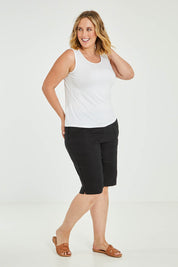 Model Jess wearing size 14 of the Pull On Linen Short in colour Black (Black), from the front, showing the whole outfit