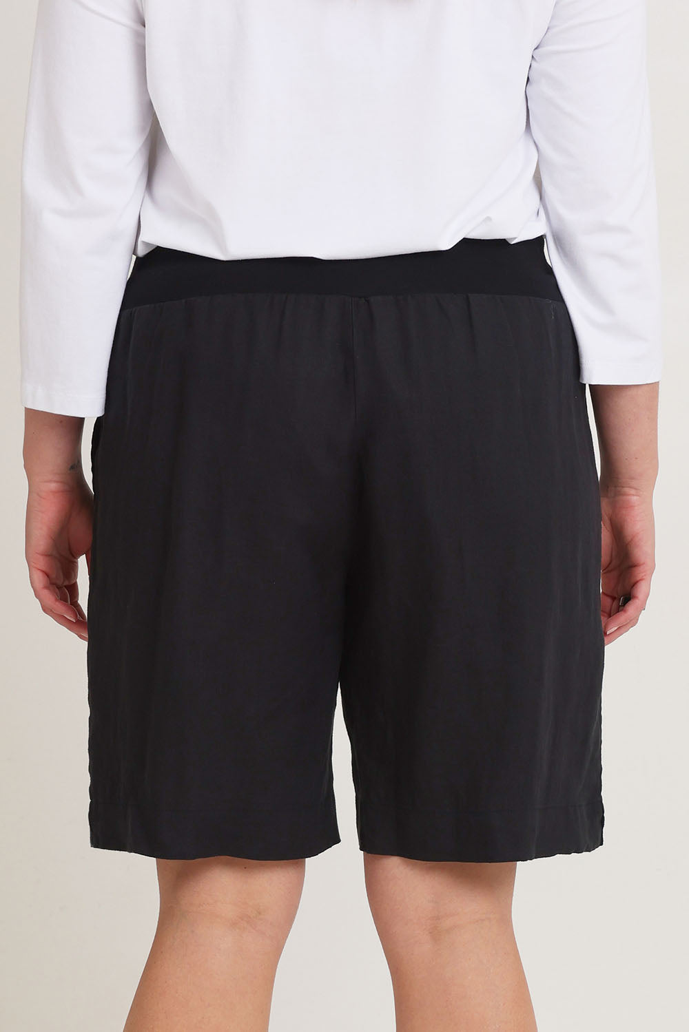 Model Chanel wearing size 16 of the Jersey Waist Linen Short in colour Black (Black), from the back