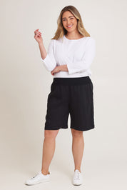 Model Chanel wearing size 16 of the Jersey Waist Linen Short in colour Black (Black), from the front, showing the whole outfit