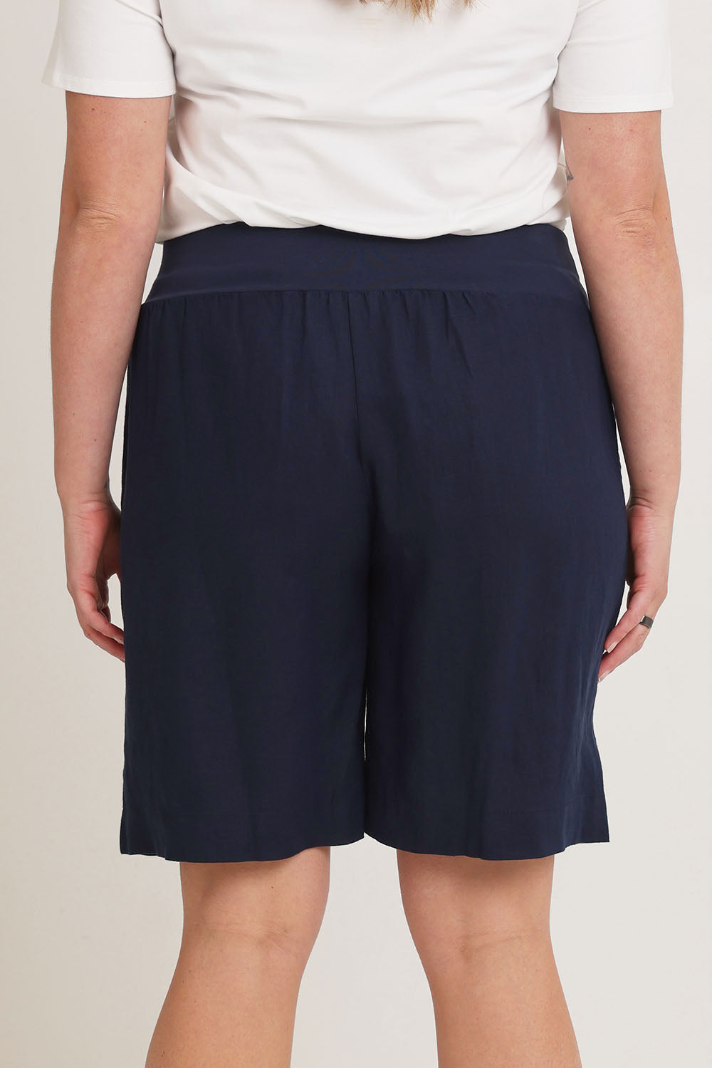 Model Chanel wearing size 16 of the Jersey Waist Linen Short in colour Navy (Blue), from the back