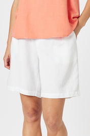 A model wearing the Lino Linen Blend Shorts in colour White (White), from the front, cropped image
