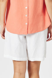 A model wearing the Lino Linen Blend Shorts in colour White (White), from the front, cropped image