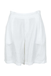 Product shot of the Lino Linen Blend Shorts in colour White (White), from the front