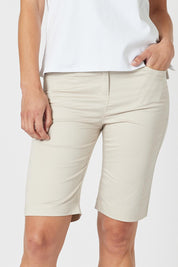 A model wearing the San Marino Cotton Shorts in colour Natural, from the front, cropped image