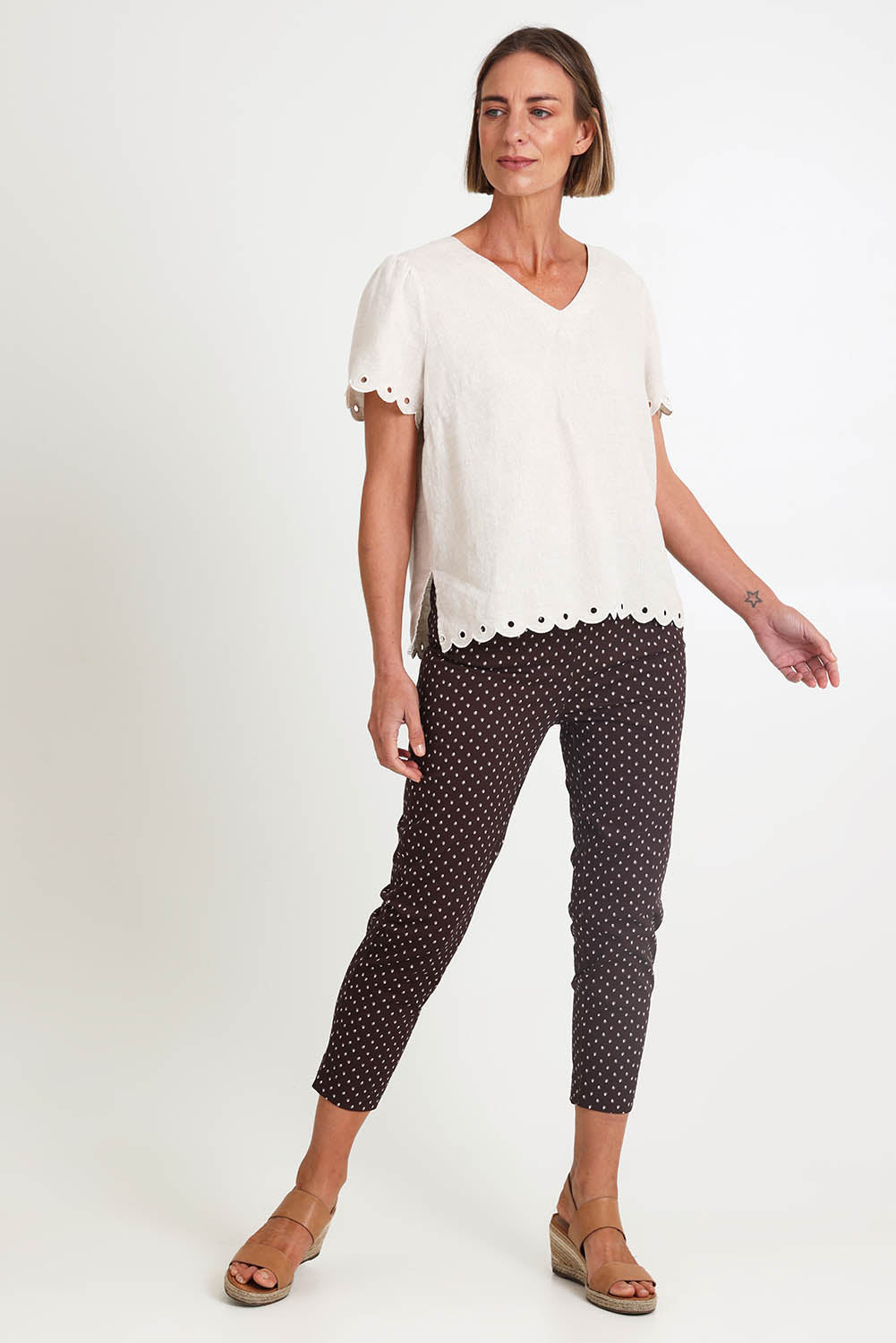 Model Riinar wearing size 10 of the Shell Print Pant – Mocha in colour Mocha, from the front