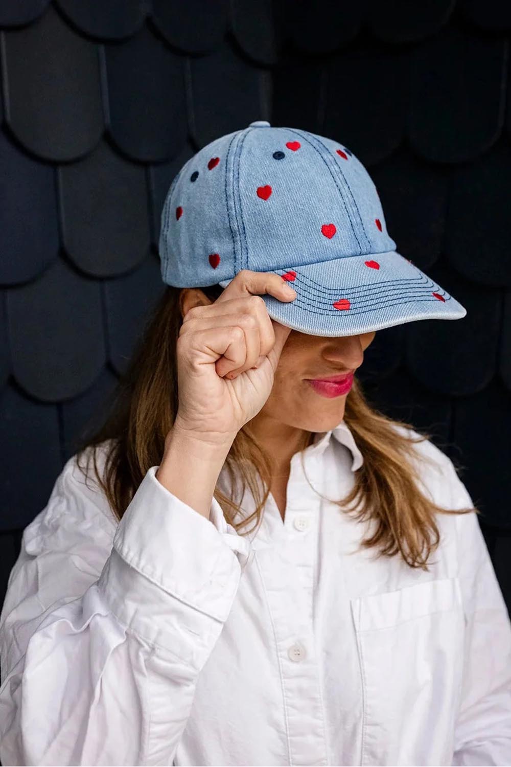 Model Genericm wearing size sample of the Embroidered Cap - Heartmid in colour Heartmid, from an angle