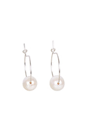 Product shot of the Freshwater Single Pearl Hoop Earring in colour Silver (Metallics), from the front