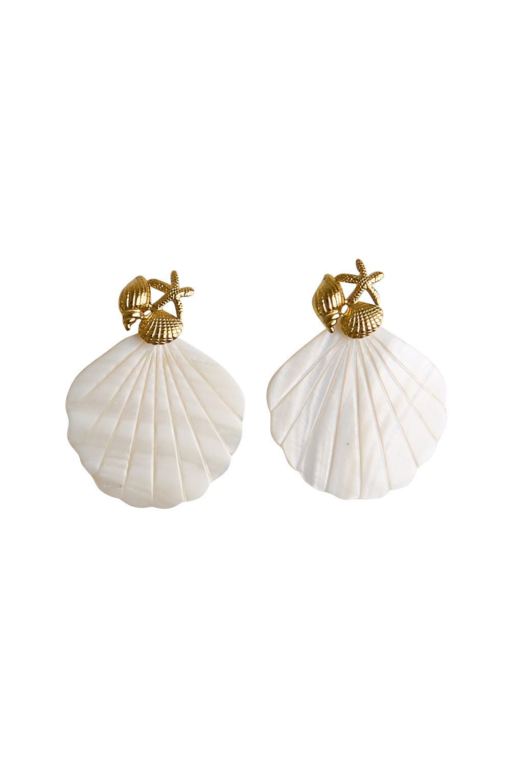 Product shot of the Shelley Pearl Scallop Earring - White in colour White, from the front