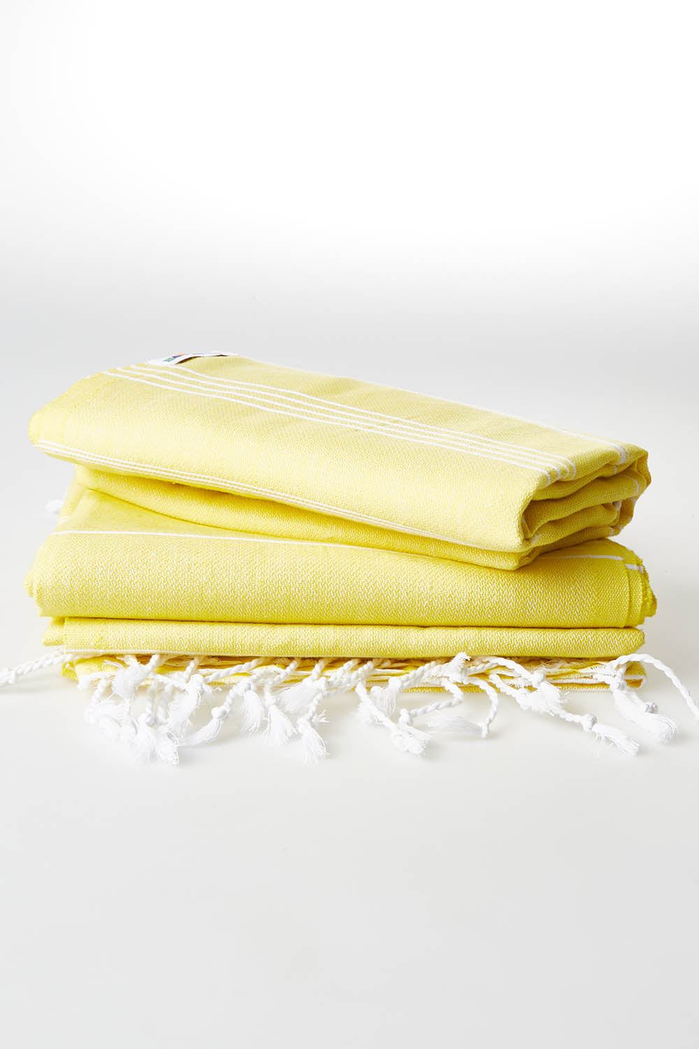 A model wearing size OneSize of the Hammamas Original Cotton Towel in colour Daisy, from the front, showing the whole outfit