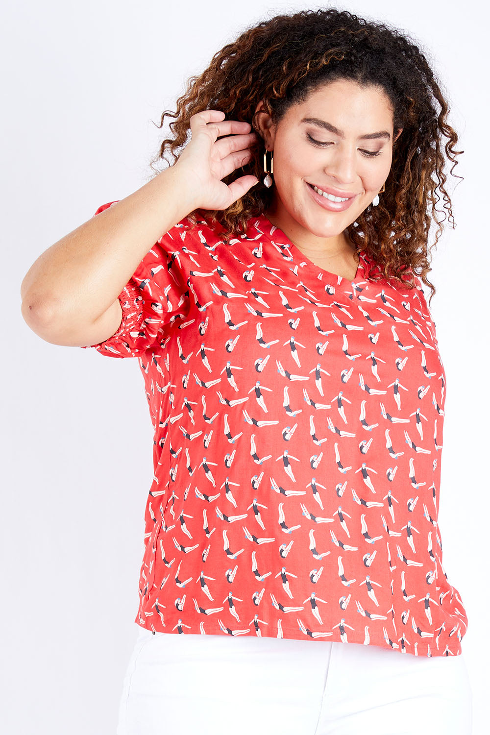 Model Jess wearing size 16 of the Printed V Neck Top in colour Diving (Pink), from the front, cropped image