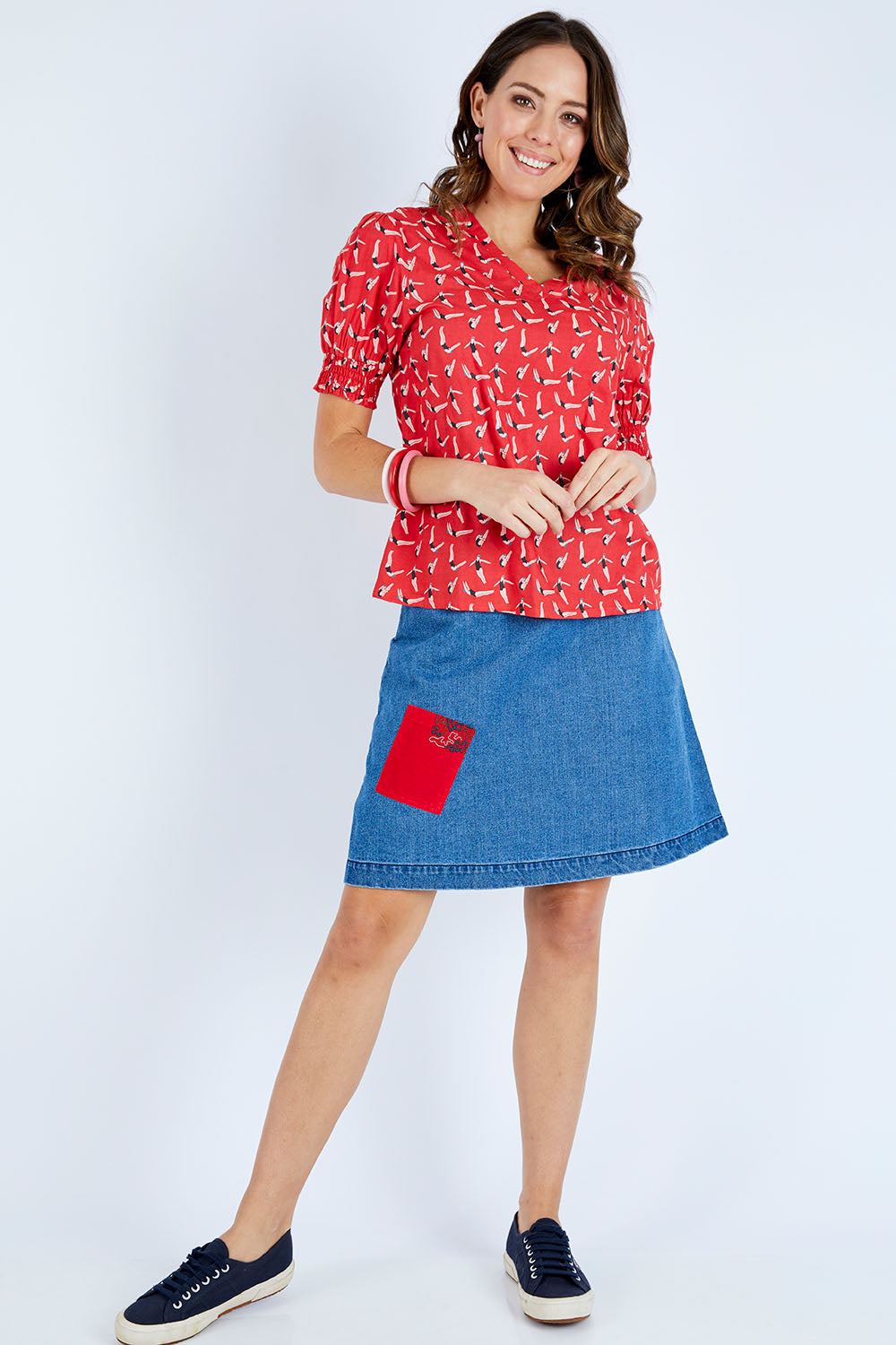 Model Madeline wearing size 10 of the Printed V Neck Top in colour Diving (Pink), from the front, showing the whole outfit