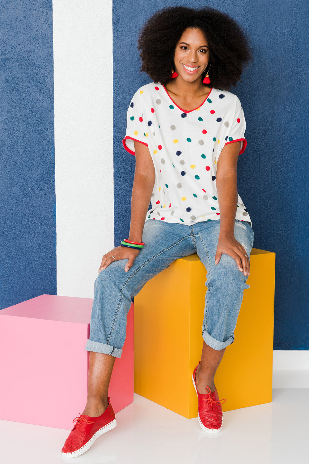 Model Schanez wearing size 10 of the Multi Spot Tee in colour Multispot (White), from the front, showing the whole outfit