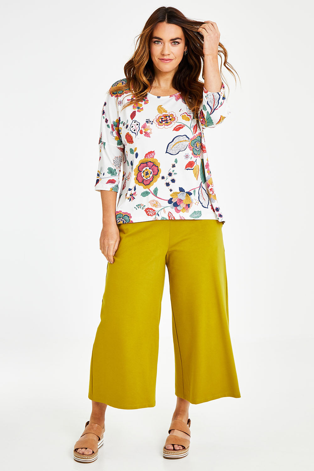 Model Laura wearing size 14 of the Printed 3/4 Sleeve High Low Hem Top in colour Flora (White), from the front, showing the whole outfit