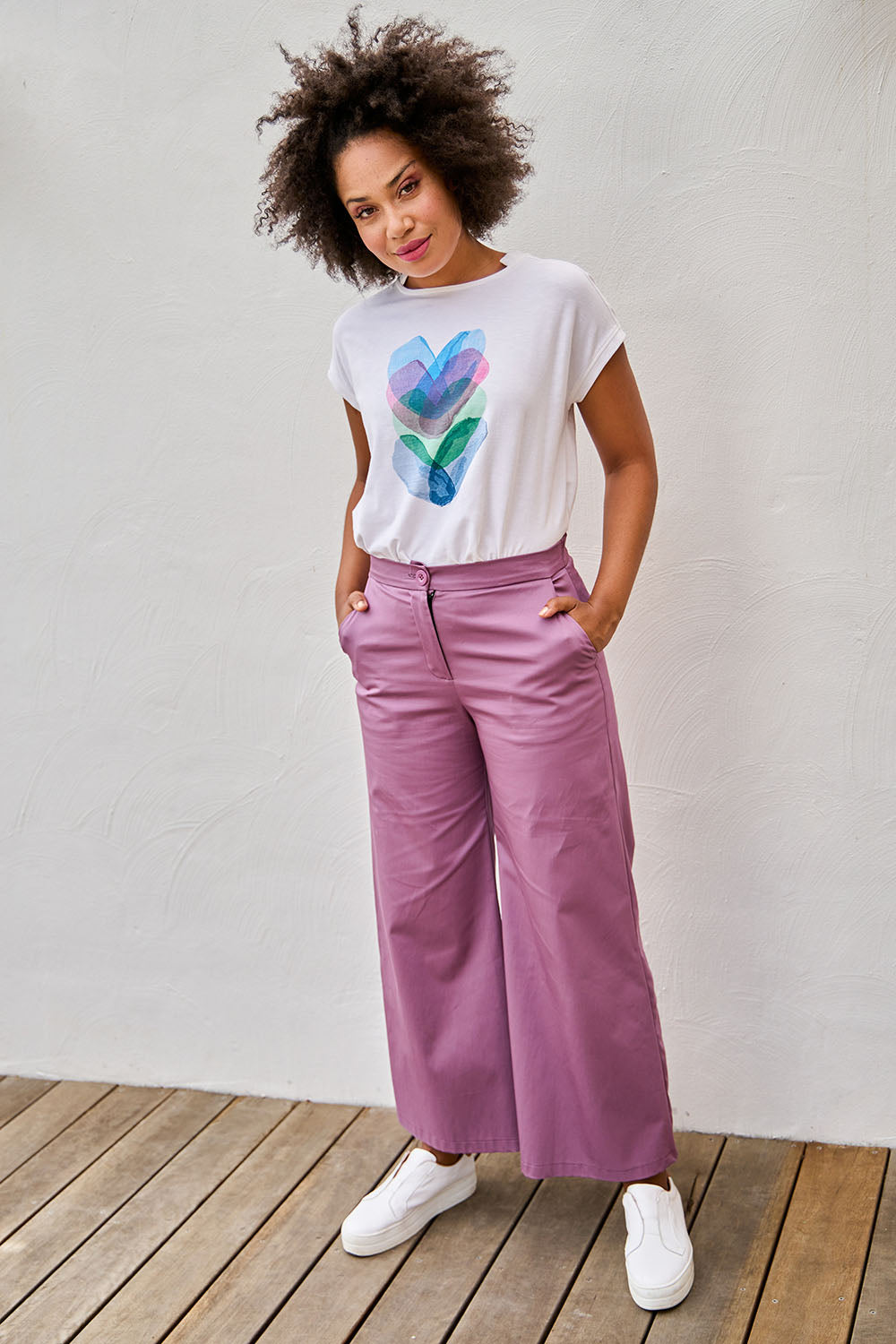 Model Olivia wearing size 10 of the Wide Leg Pant in colour Mauve (Purple), from the front, showing the whole outfit