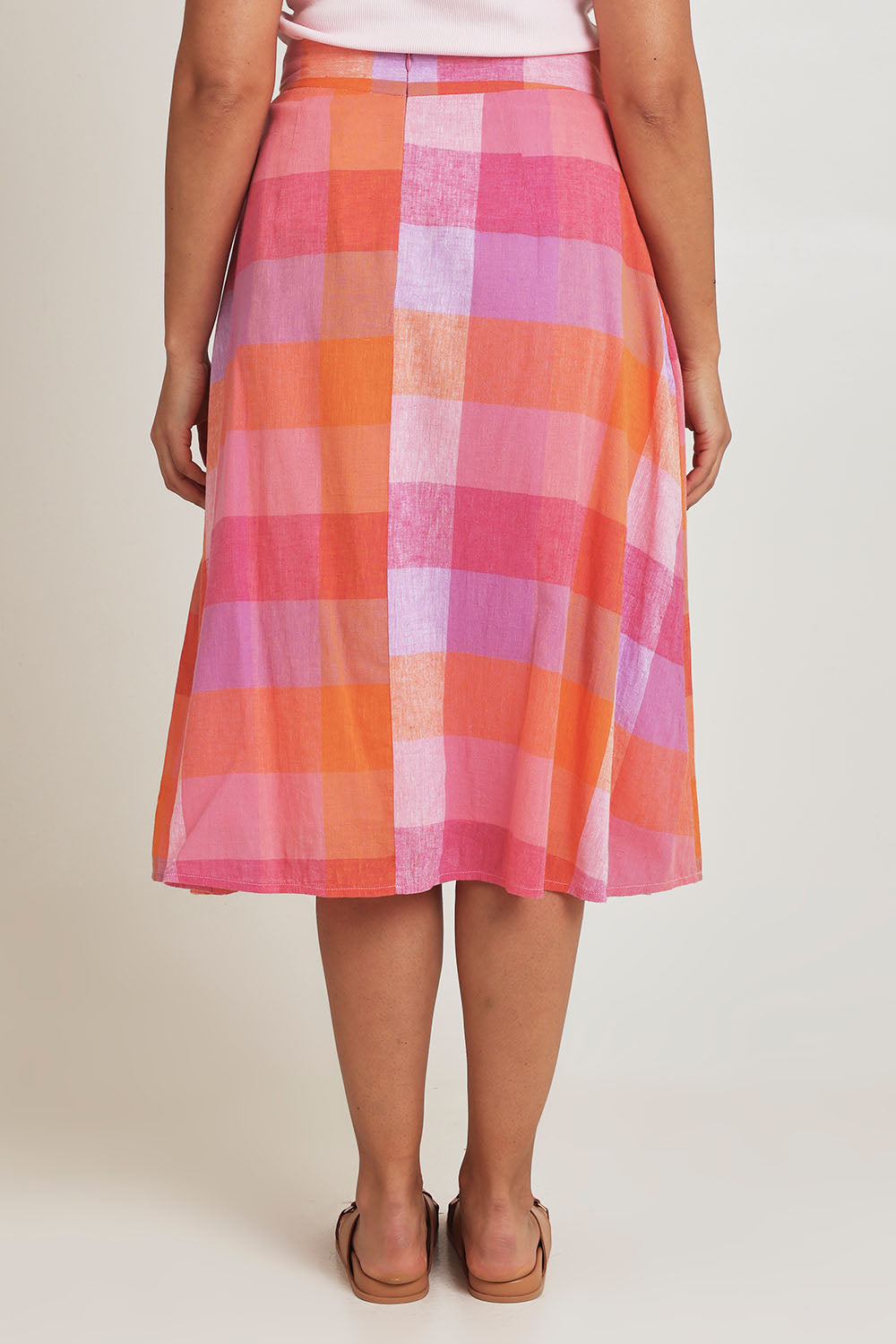 Model Terri-Leigh wearing size 14 of the Yarn Dyed Cotton Pleat Front Skirt in colour Sherbet (Pink), from the back