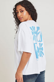 Model Terri-Leigh wearing size 14 of the Mercerised Cotton Printed Tee in colour Flower (White), from the back