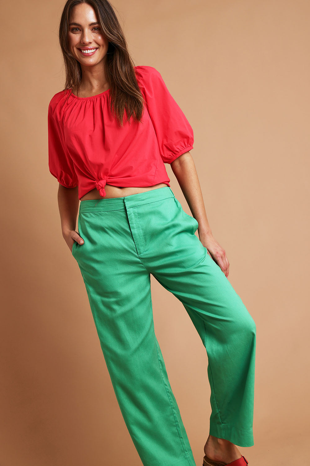 Model Madeline wearing size 10 of the On Or Off The Shoulder Cotton Blouse in colour Hibiscus, from the front, showing the whole outfit