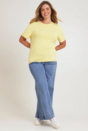 Model Chanel wearing size XL of the Short Sleeve Knit Top in colour Yellow, from the front, showing the whole outfit