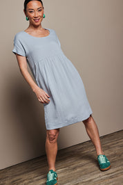 Model Katie wearing size 10 of the Viscose Linen Short Sleeve Dress in colour Dustyblue (Blue), from the front, showing the whole outfit