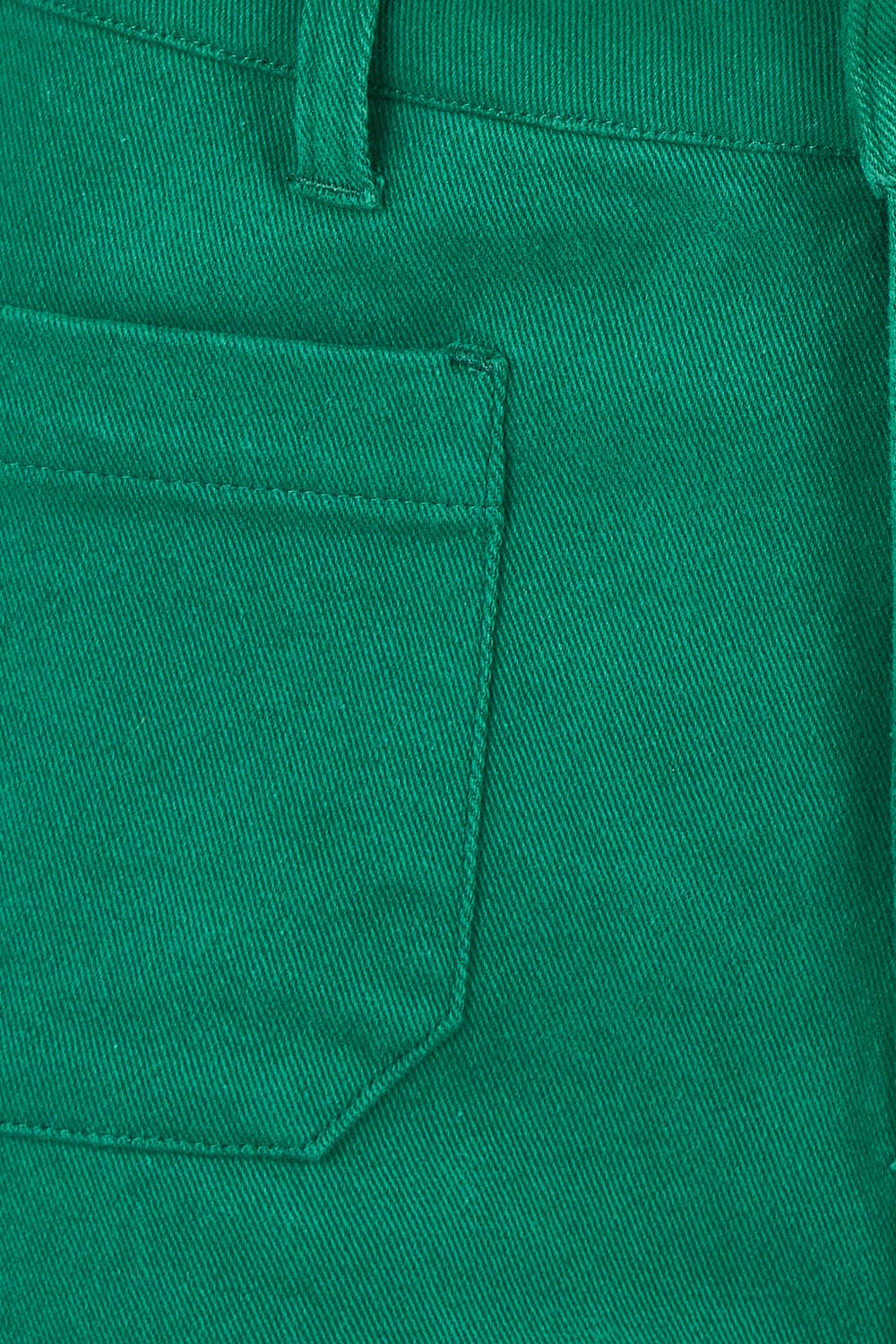Product shot of the Cropped Denim Patch Pocket Jean in colour Green (Green), detail