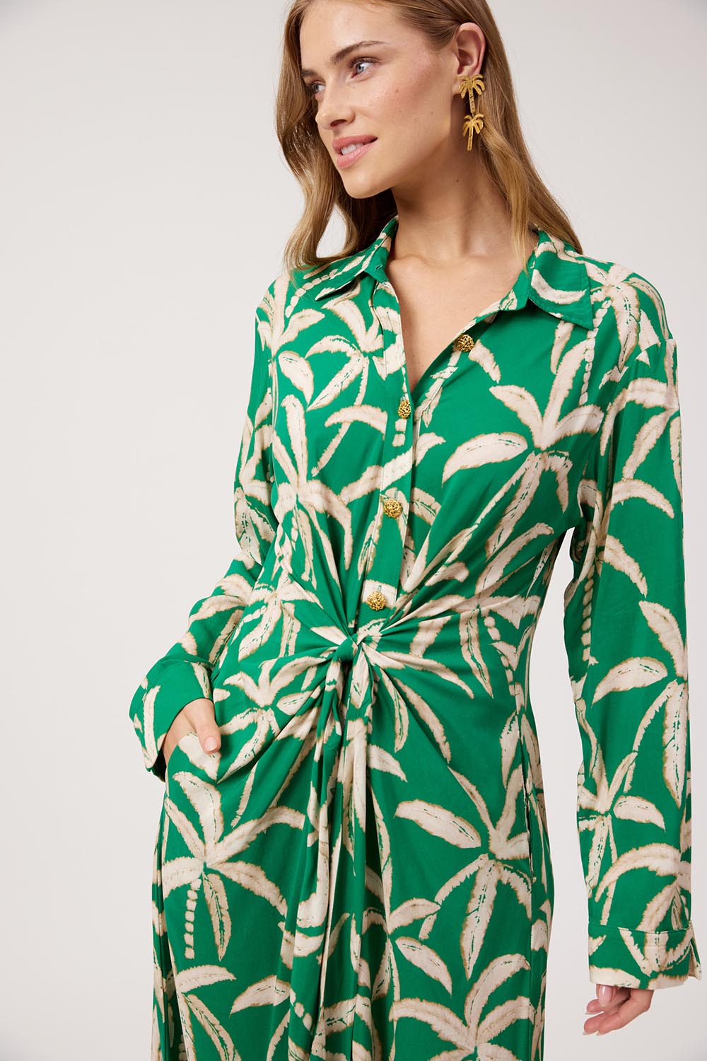 Model Genericm wearing size sample of the Congo Midi Shirt Dress – Palm in colour Palm, in a cropped view