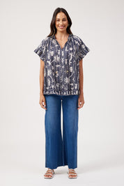 Model Genericm wearing size sample of the Crete Top – Sea in colour Sea, from the front