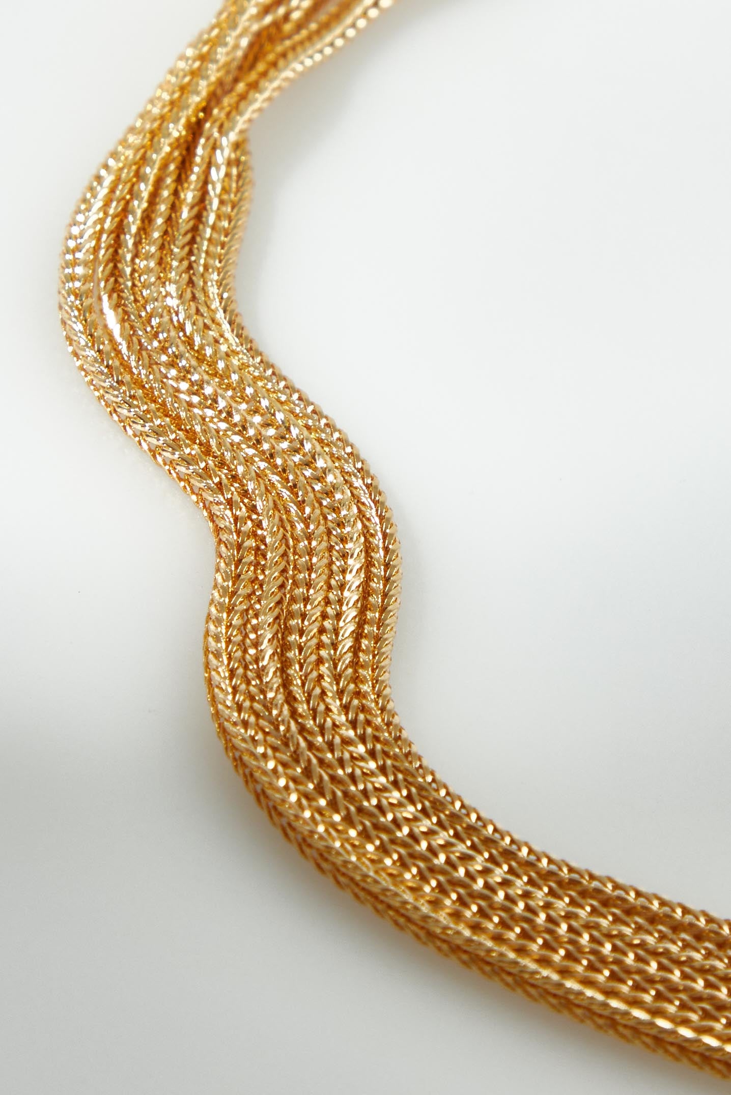 A model wearing the Leo Necklace in colour Gold (Metallics), from the front, showing the whole outfit