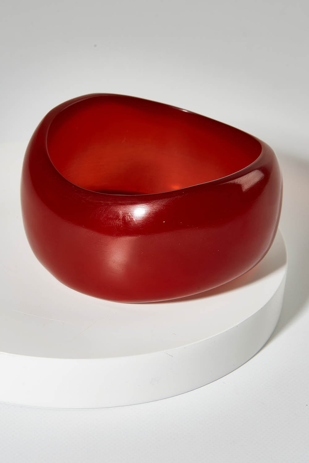 A model wearing size OneSize of the Fairley Bangle in colour Clay, from the front, showing the whole outfit