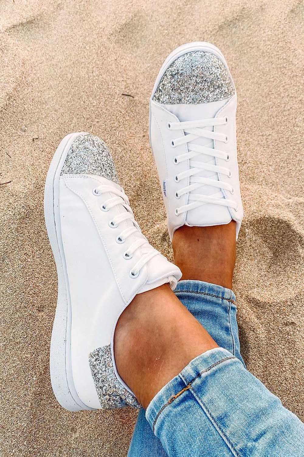 A model wearing the Stardust Sneaker in colour White (White), from the front, showing the whole outfit